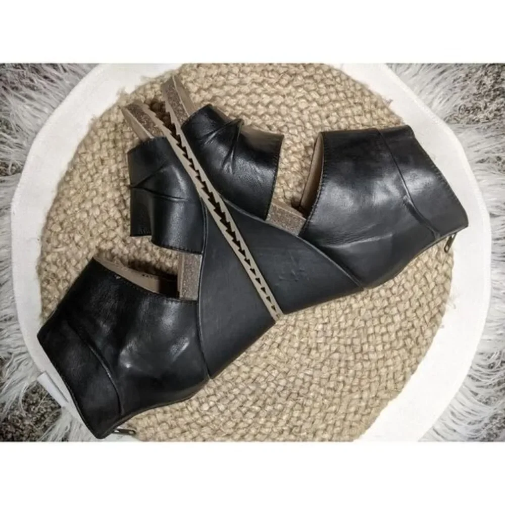 leather Diba True Next N Line 3" Wedge Sandals W/ 8.5 Black Cutout LN/NWB - Picture 3 of 13